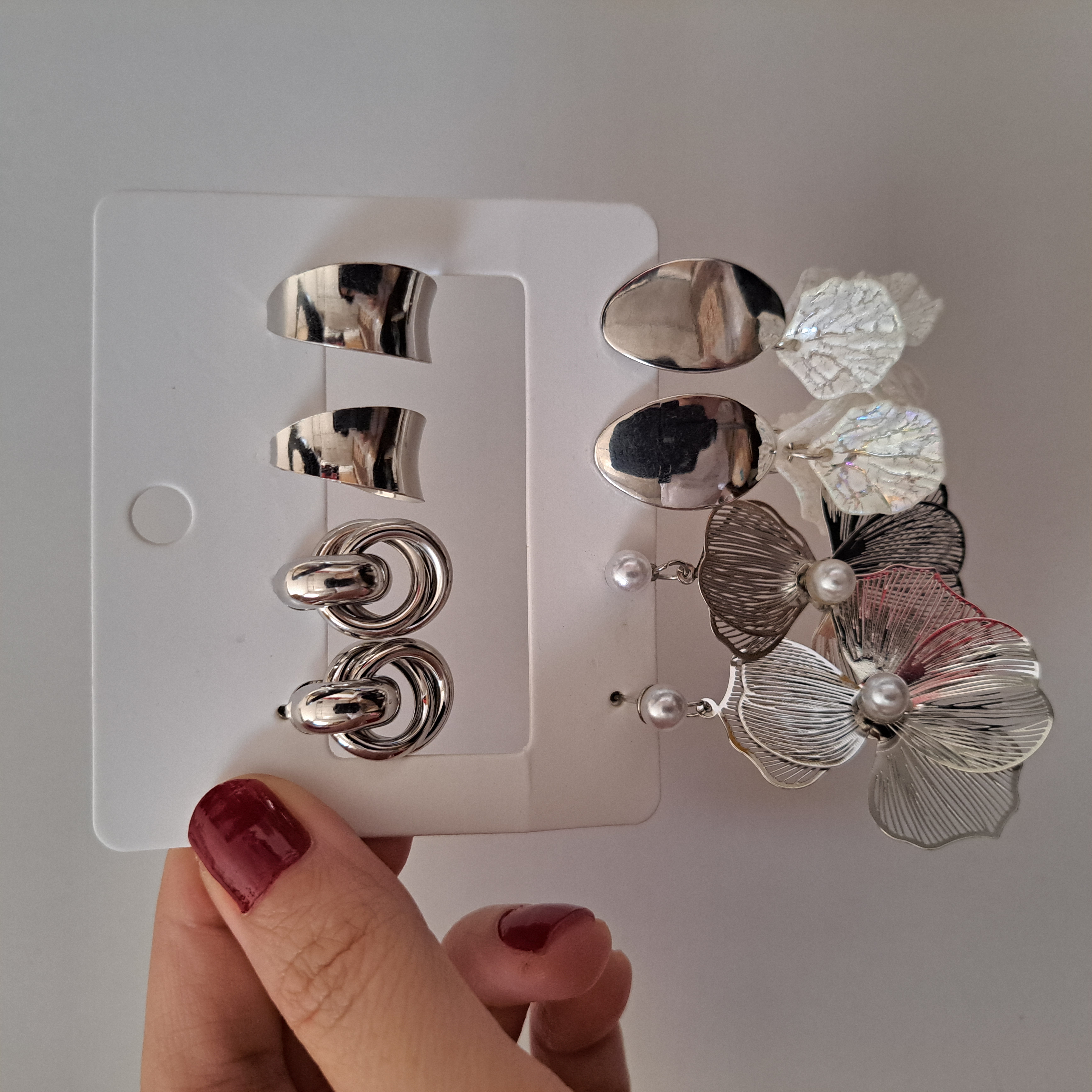 پک گوشواره میخی چهار جفتی گل نقره ای