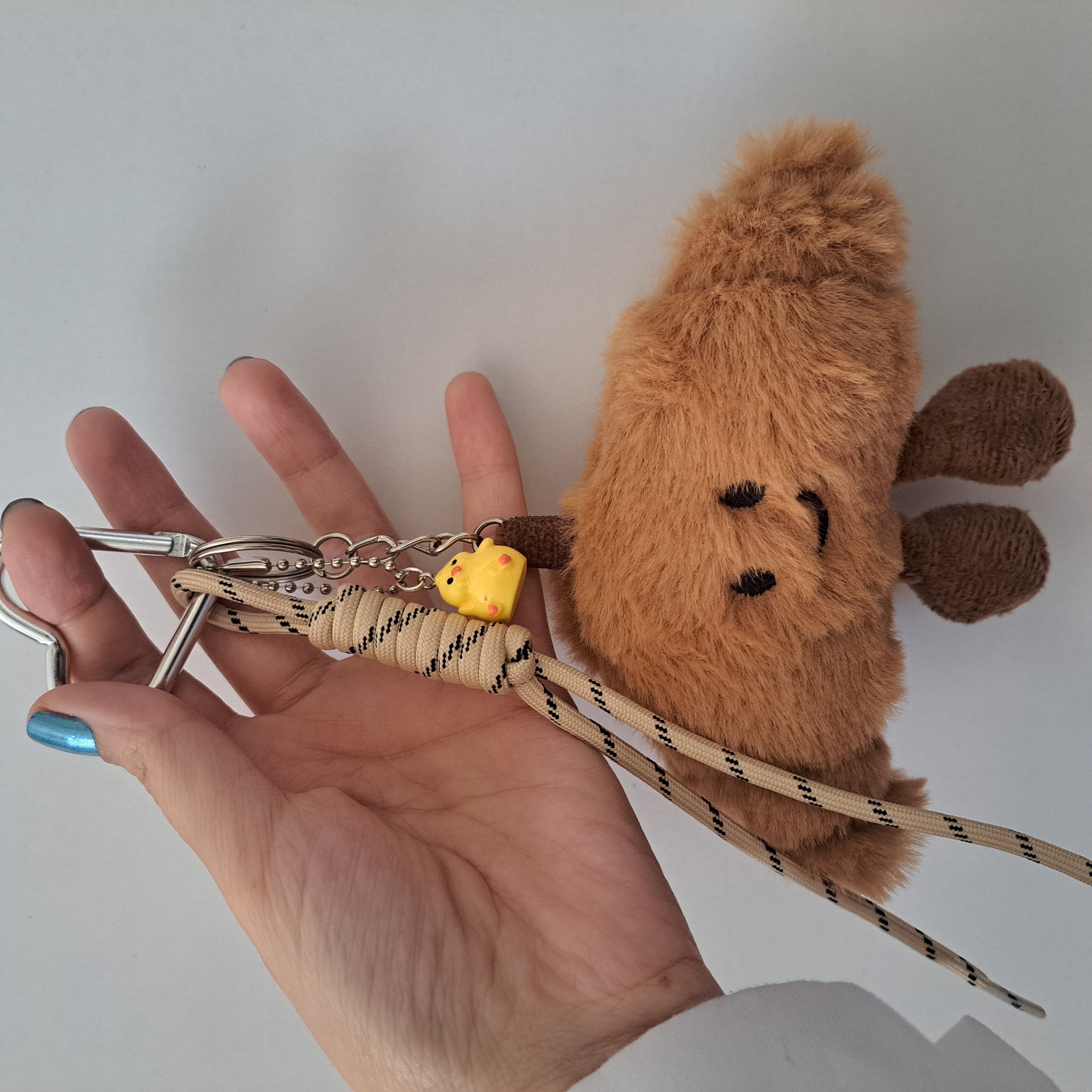 چارم بگ و آویز کیف کروسان با آویز جوجه زرد